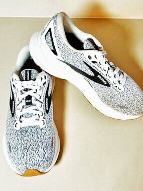 Brooks Adrenaline GTS 23 Womens White Black Running Shoes Sneakers Size 10 M